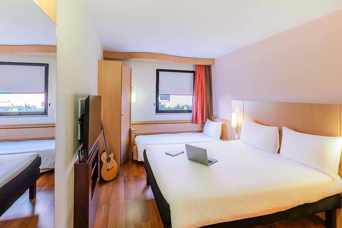 Room, Multiple Beds | Desk, free WiFi, bed sheets