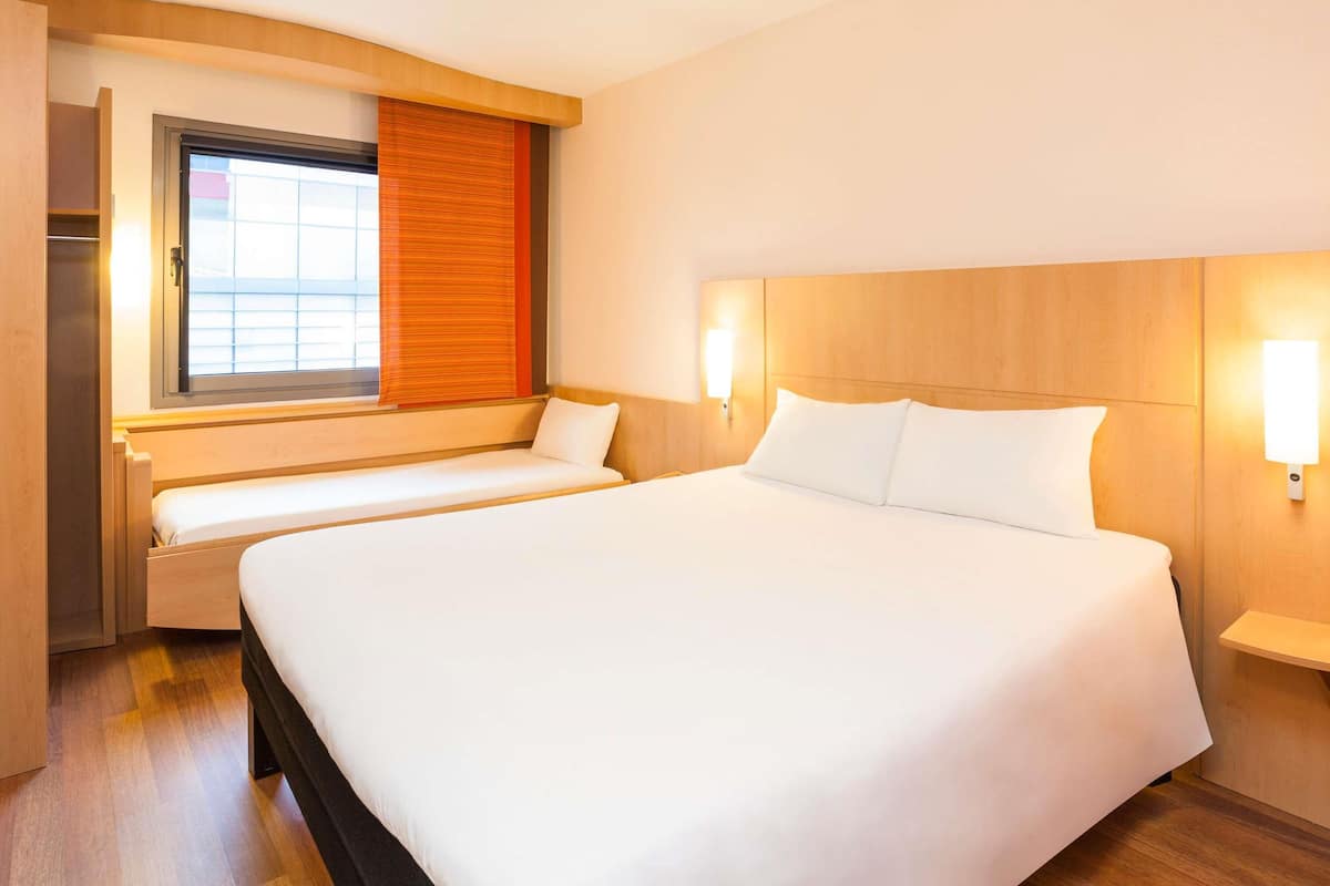 Room, Multiple Beds | Desk, free WiFi, bed sheets