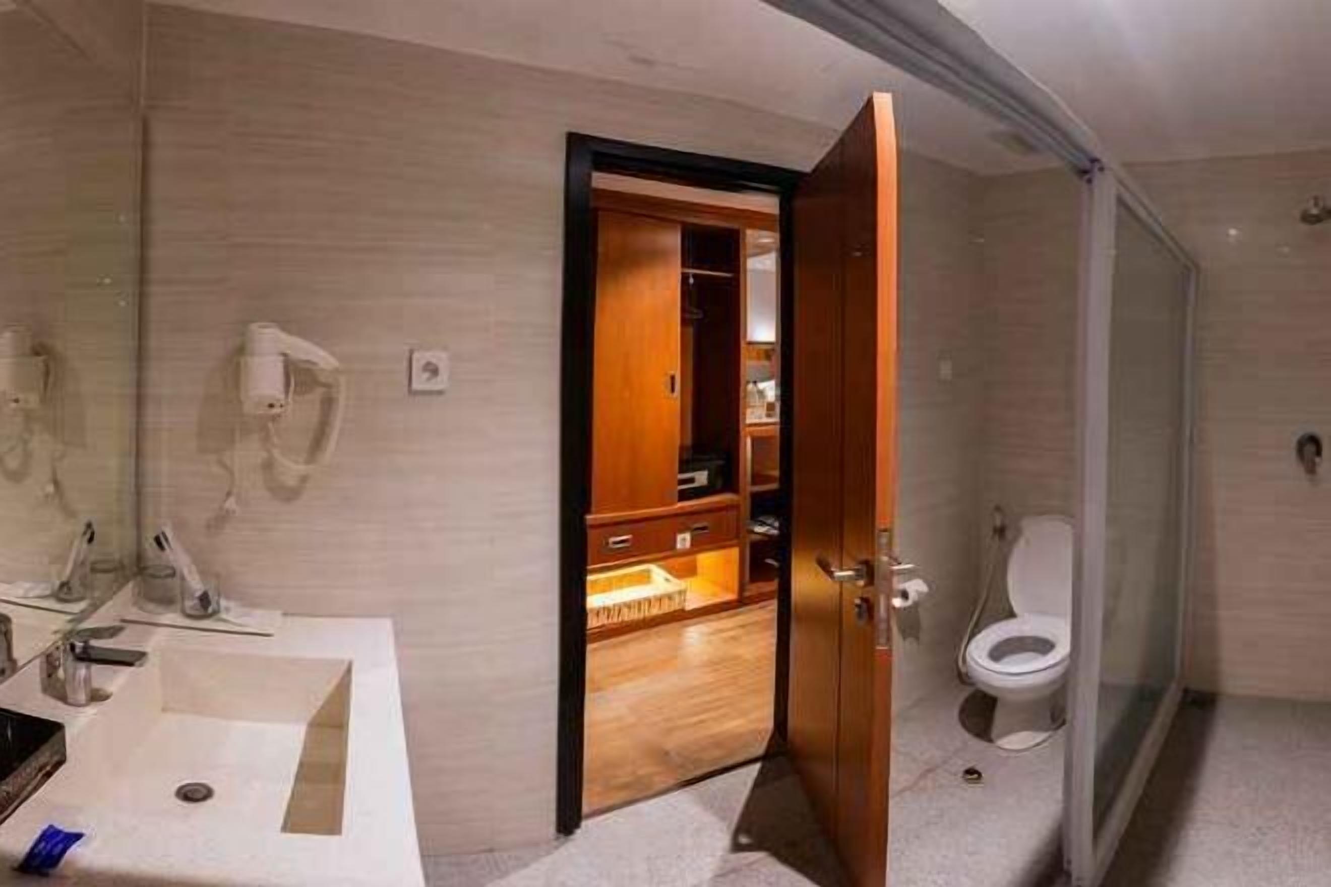 Free toiletries, hair dryer, towels