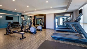 A modern gym with treadmills, elliptical machines, and free weights. - Hampton Inn & Suites Borger (Borger)