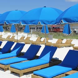 En la playa, arena blanca