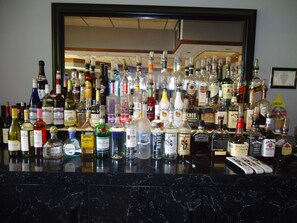 Lobby lounge, garden views, open daily - Magnuson Grand Hotel And Conference Center (Raymond)