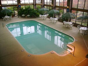 Indoor pool - Magnuson Grand Hotel And Conference Center (Raymond)