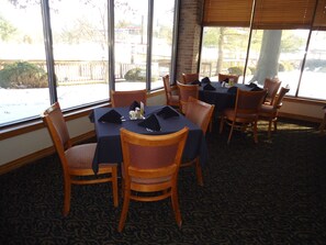 Breakfast area - Magnuson Grand Hotel And Conference Center (Raymond)