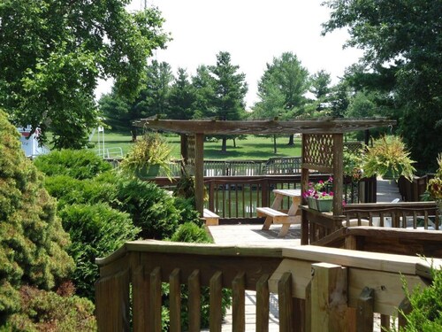 Magnuson Grand Hotel And Conference Center