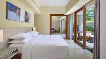 Suite, 1 King Bed, Pool View | Minibar, in-room safe, individually decorated, individually furnished