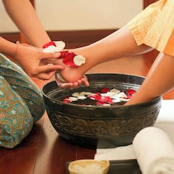 Couples treatment room(s), hot tub, body treatments, aromatherapy