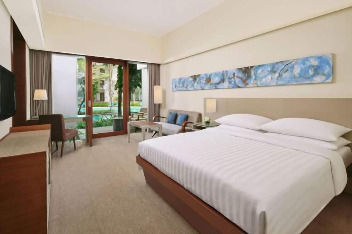 Minibar, in-room safe, individually decorated, individually furnished