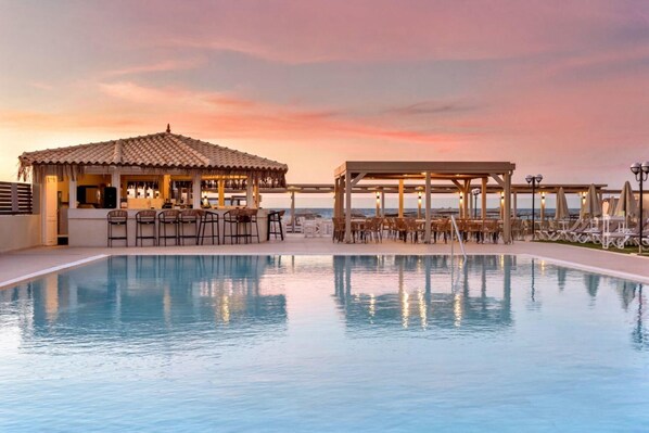 Outdoor pool, pool umbrellas, sun loungers