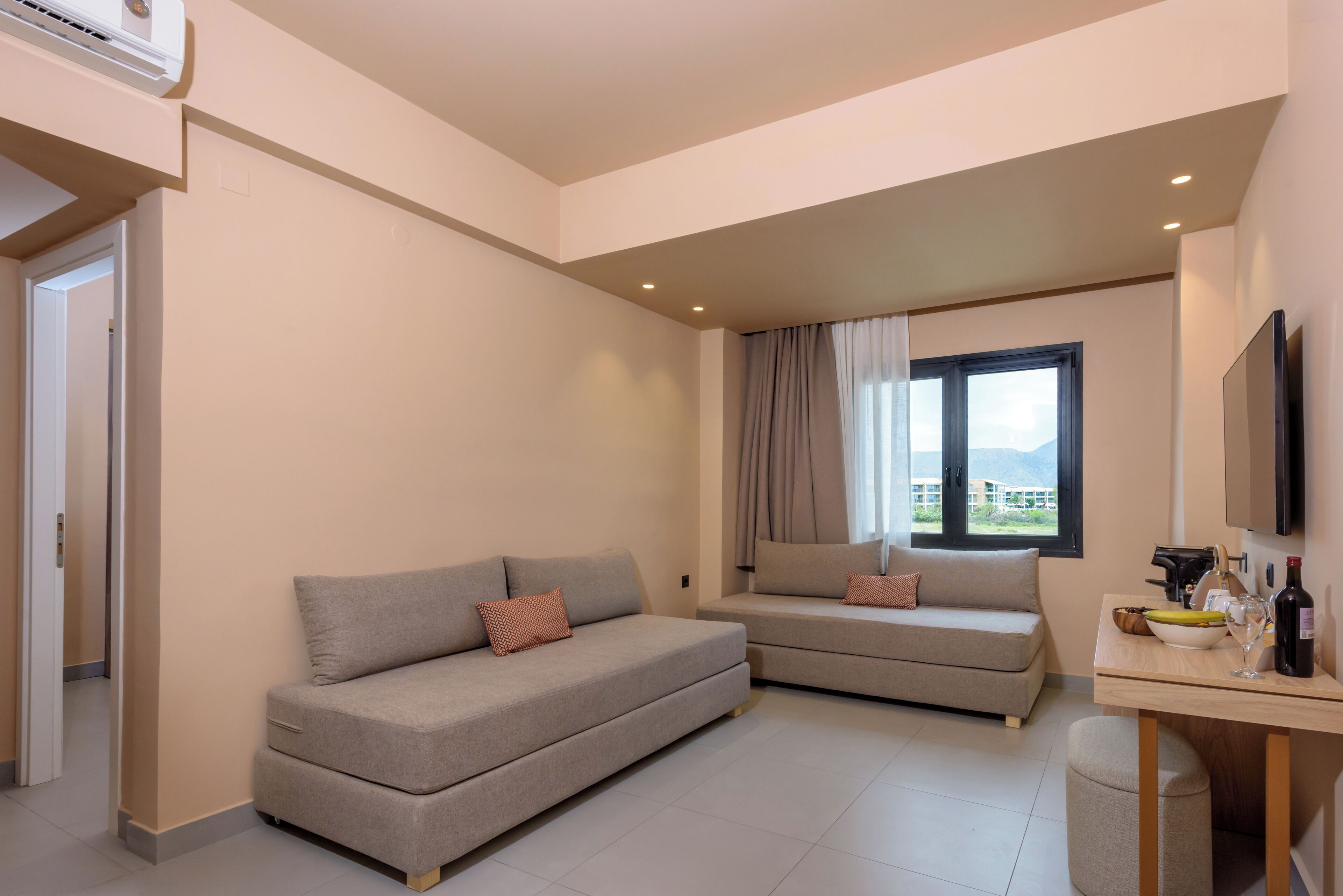 Suite | In-room safe, desk, blackout drapes, free WiFi