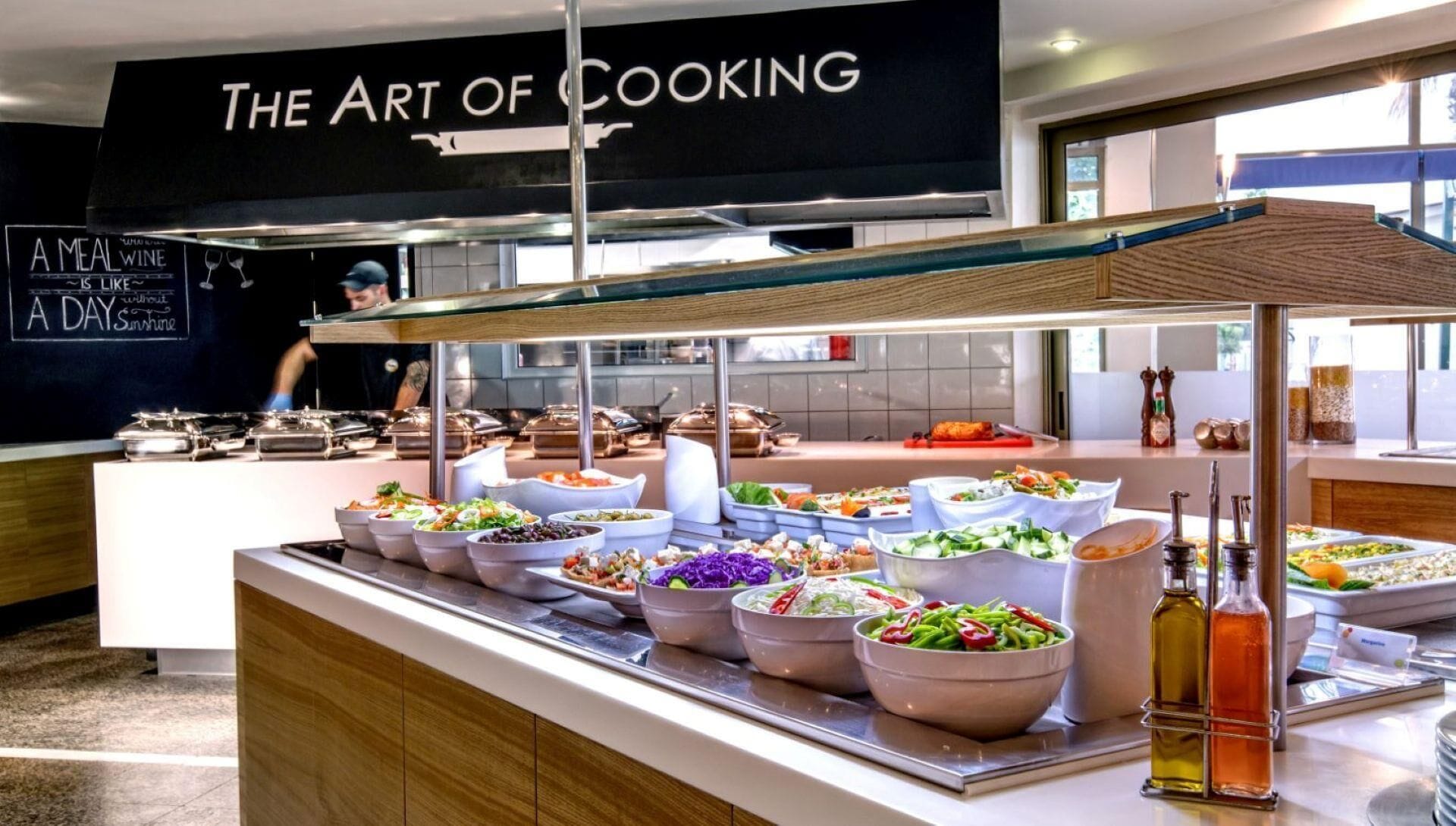 Frokost, lunsj og middag serveres, middelhavsretter 