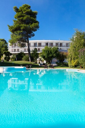 Indoor pool, 2 outdoor pools, pool umbrellas, pool loungers