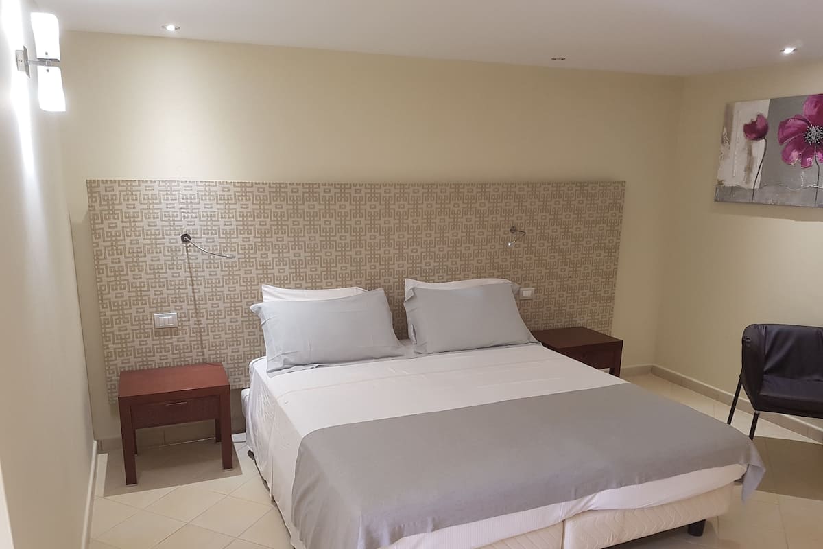 1 bedroom, premium bedding, minibar, in-room safe