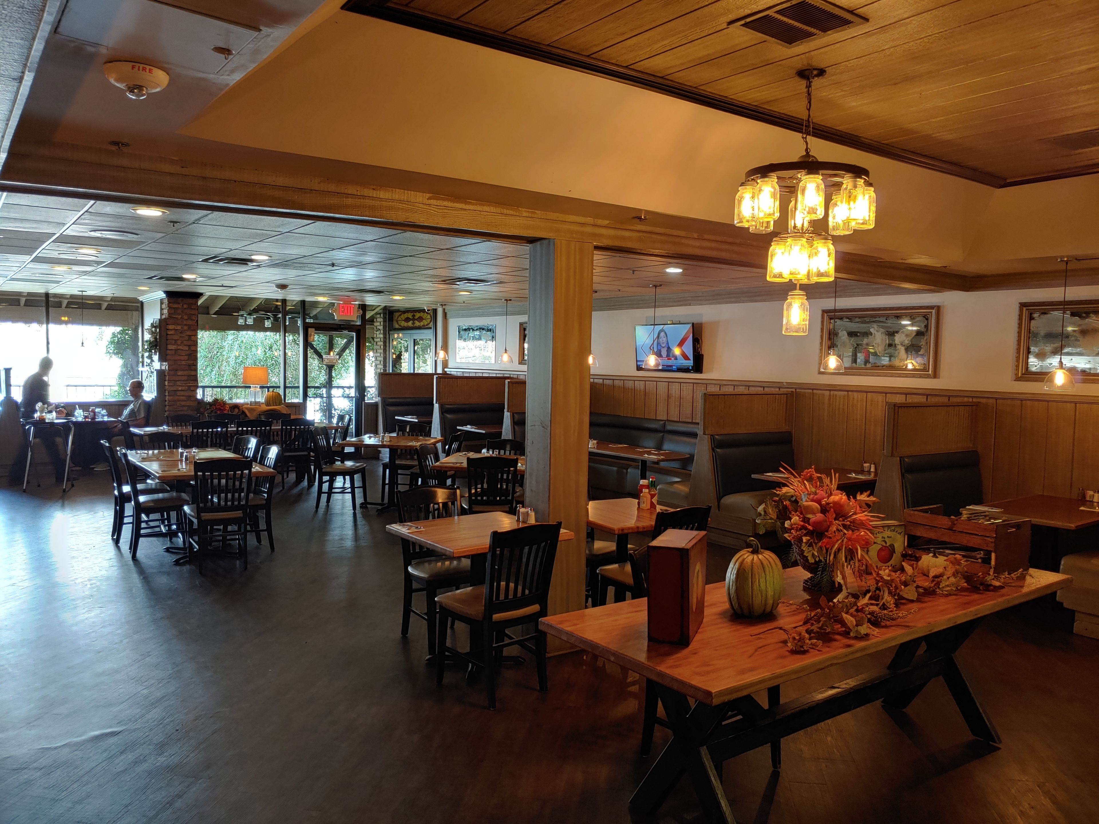 Breakfast, lunch, dinner served; American cuisine 