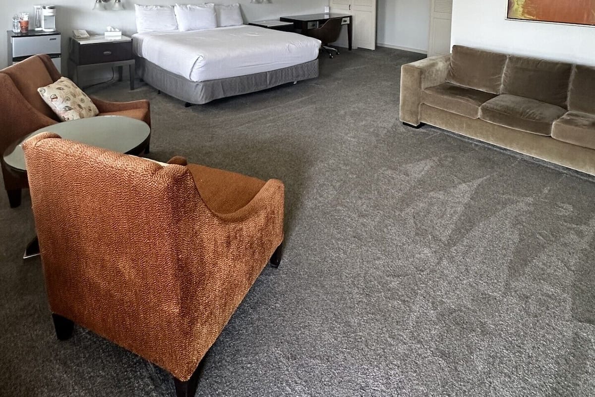 Suite, 1 King Bed, River View | Soundproofing, WiFi