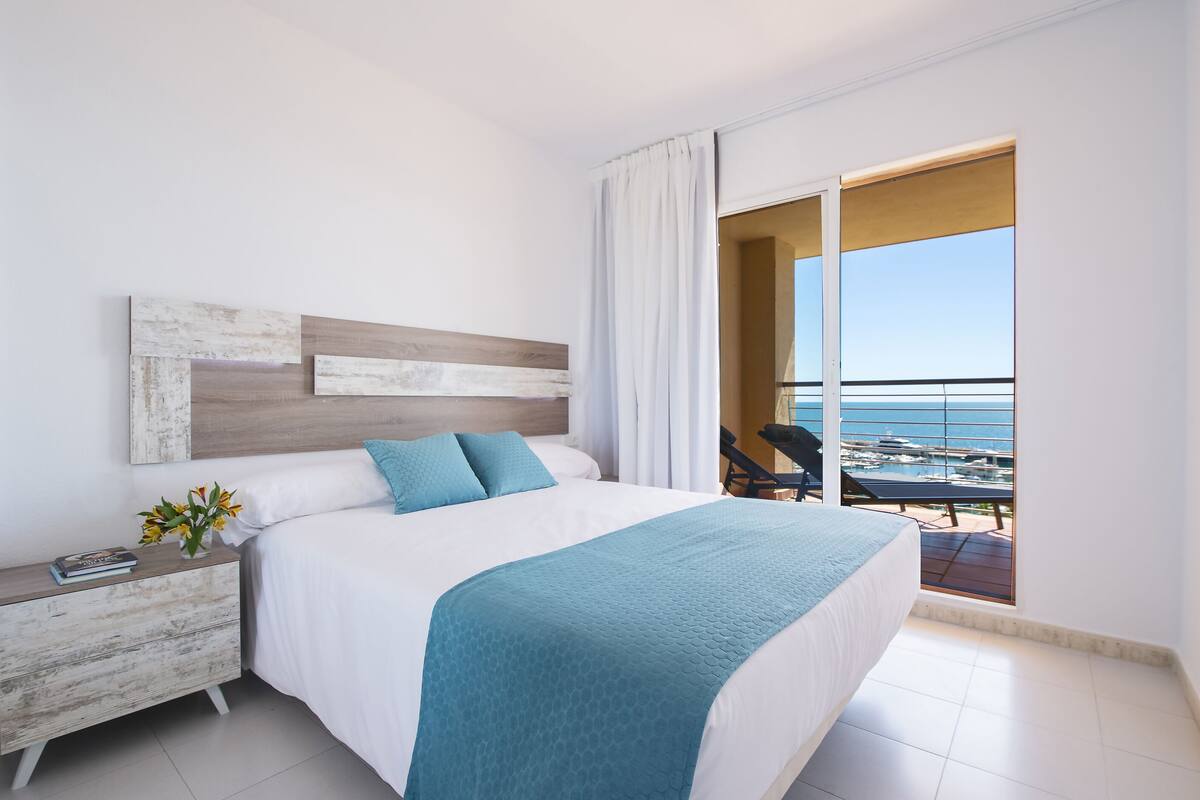 Apartment, 2 Bedrooms, Sea View | 2 bedrooms, in-room safe, cribs (surcharge), WiFi (free)