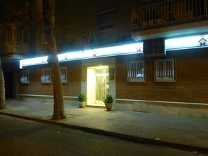 Mặt tiền nơi lưu trú