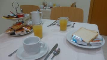 Free daily buffet breakfast