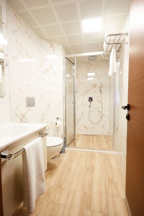 標準客房 | 浴室 | 免費盥洗用品、吹風機、拖鞋、毛巾