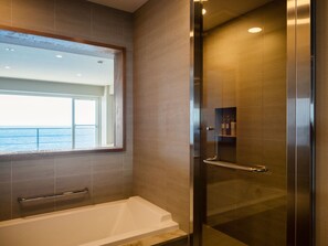 Deluxe Room, Ocean View, Non Smoking (Renovated) - 50sqm, Up to 4 Guests | Bathroom | Free toiletries, hair dryer, slippers, electronic bidet