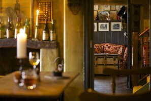 Bar (on property) - The Anchor Inn (Alton)