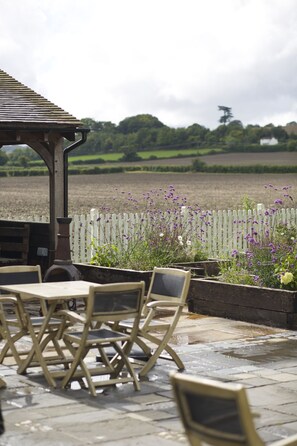 Terrace/patio - The Anchor Inn (Alton)
