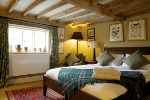 Classic Double Room | Hypo-allergenic bedding, down comforters, iron/ironing board