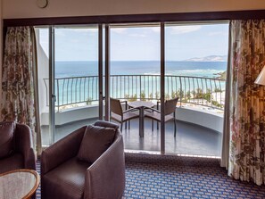 In-room safe, desk, iron/ironing board, free WiFi - Okinawa Kariyushi Beach Resort Ocean Spa (Onna)