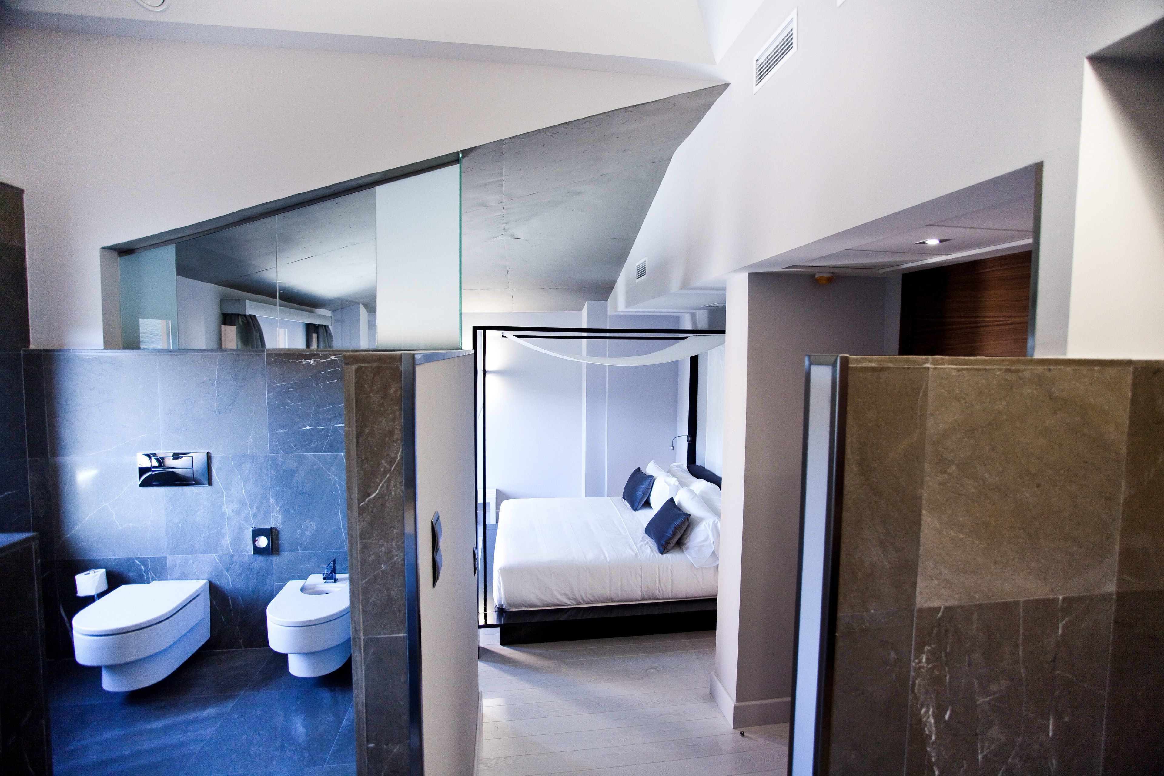 minibar, in-room safe, desk, laptop workspace