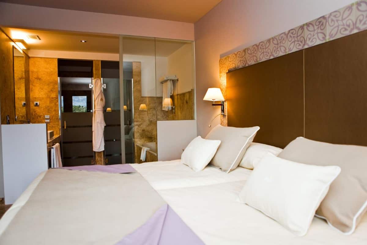 1 bedroom, minibar, in-room safe, desk