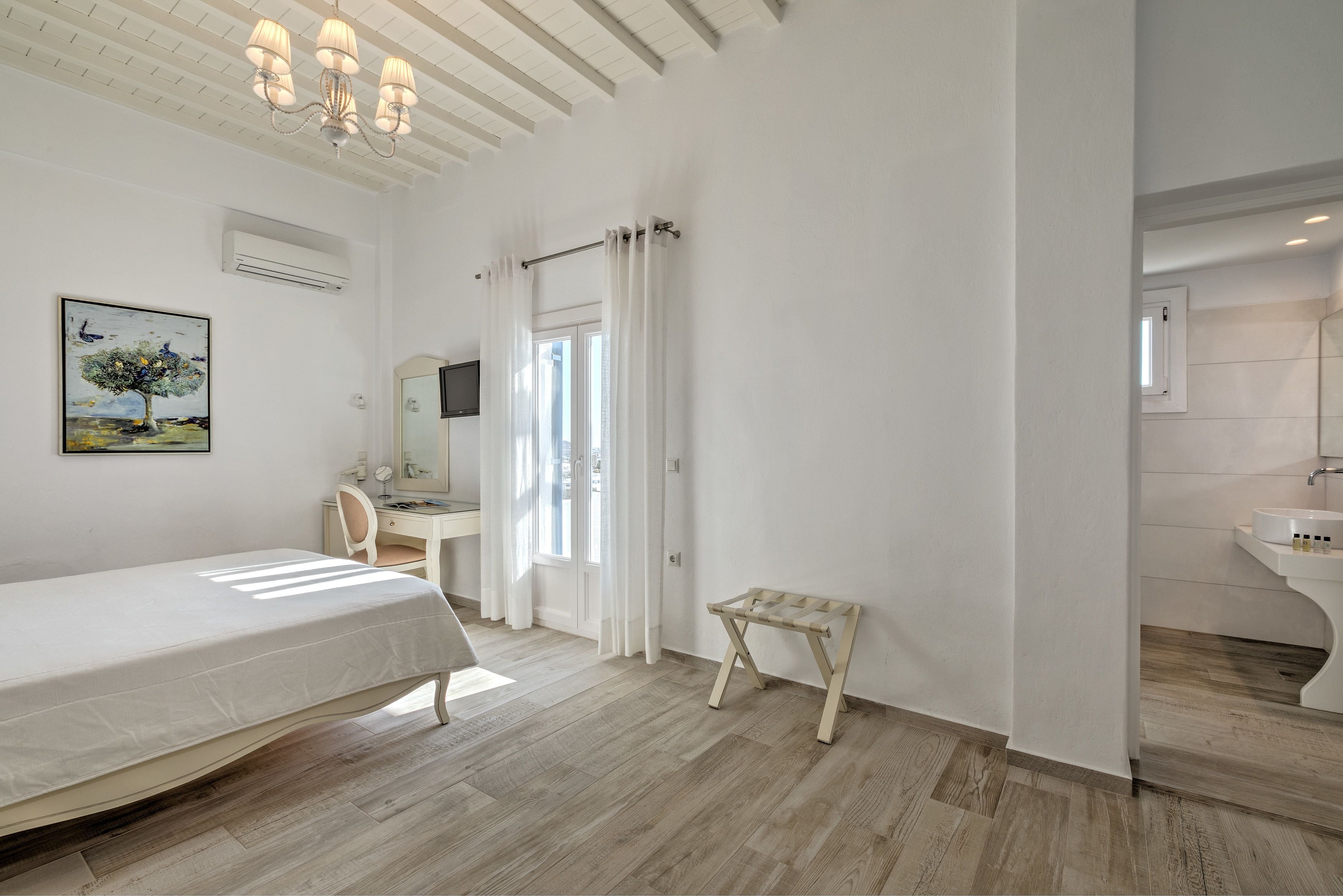 single room | premium bedding, down duvets, in-room safe, soundproofing