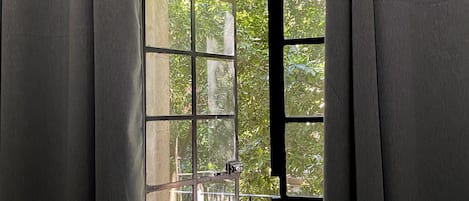 Suite Junior, balcone | 1 camera, una cassaforte in camera, Wi-Fi gratuito, lenzuola