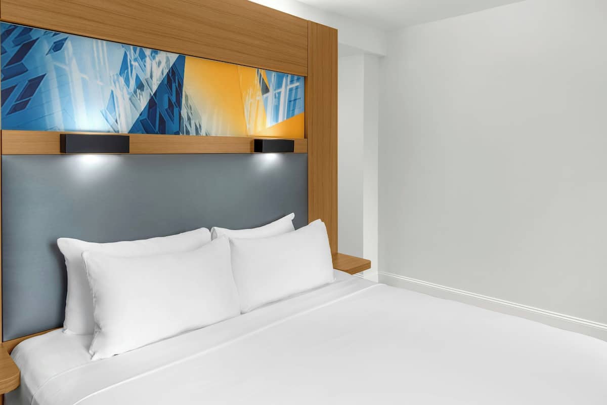 Egyptian cotton sheets, premium bedding, in-room safe, desk