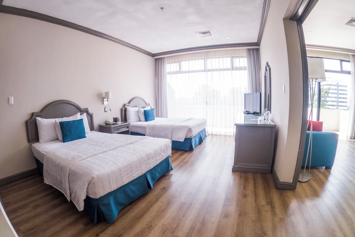 master suite, kitchen | in-room safe, free wifi, bed sheets