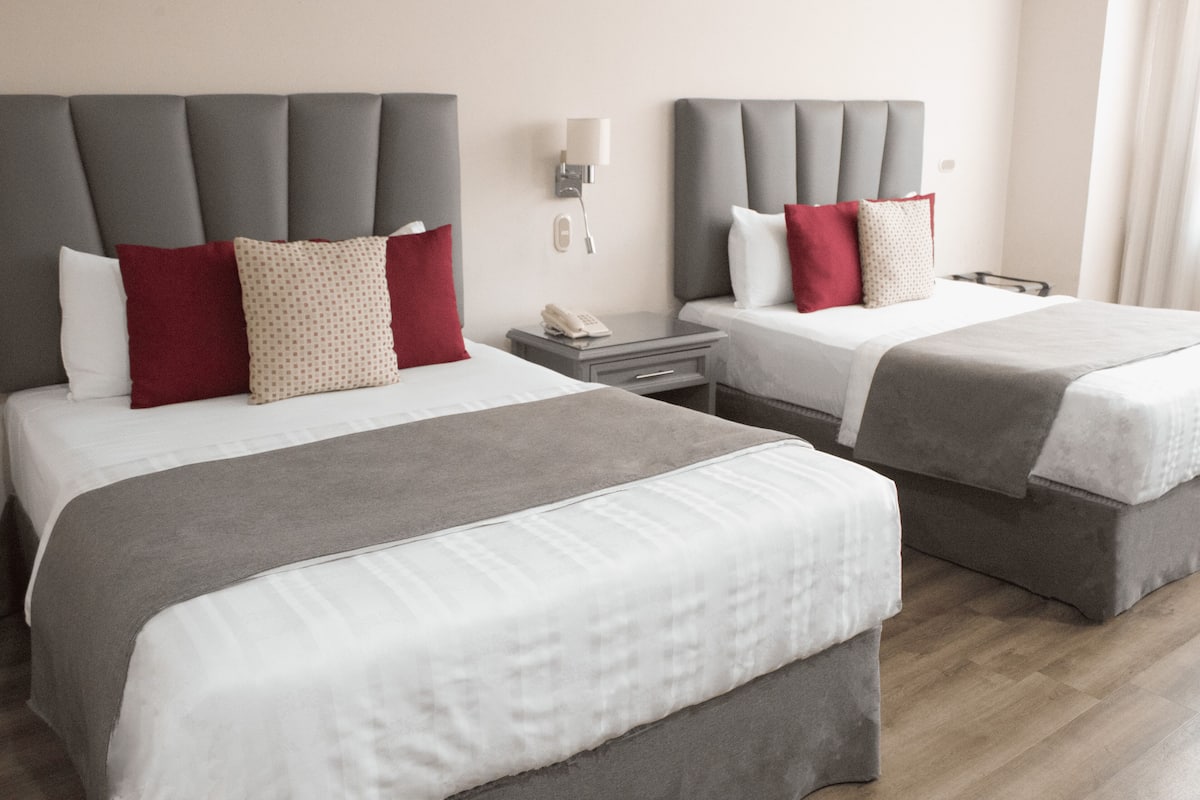 Coffres-forts dans les chambres, Wi-Fi gratuit, draps fournis