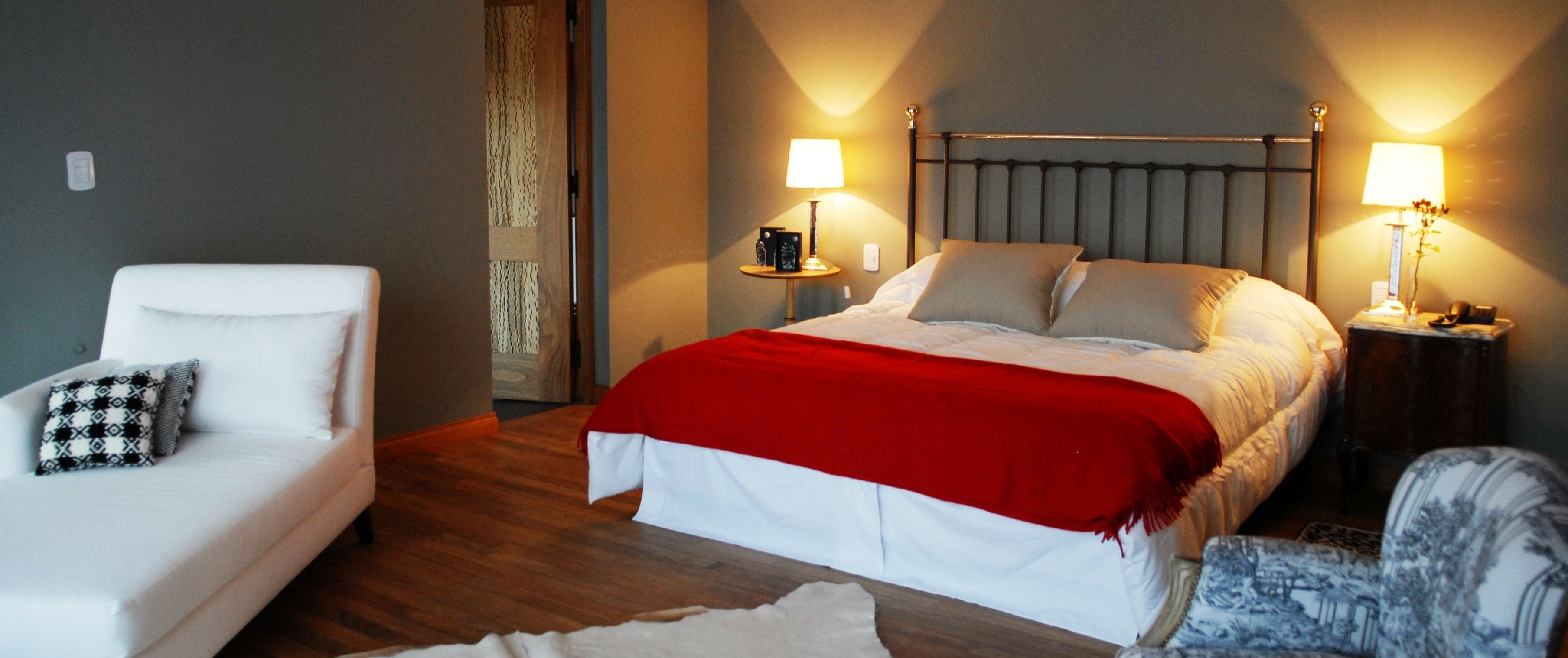 deluxe room | 1 bedroom, hypo-allergenic bedding, minibar, in-room safe