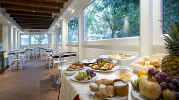 Bao gồm bữa sáng buffet hàng ngày