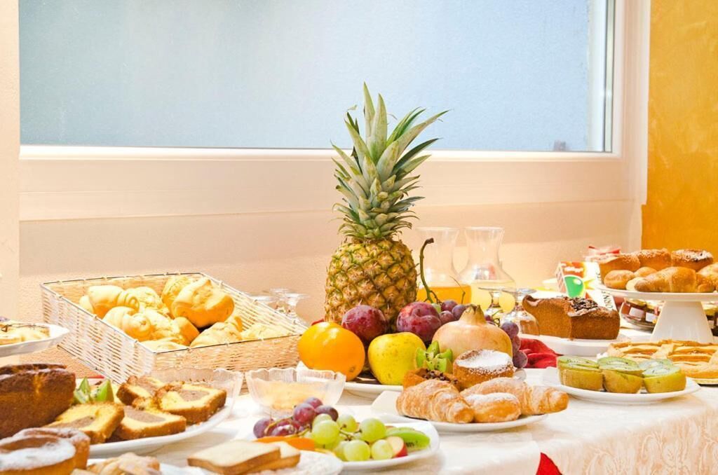 電冰箱、微波爐、咖啡機/沖茶器、鍋具/餐盤/廚房用品