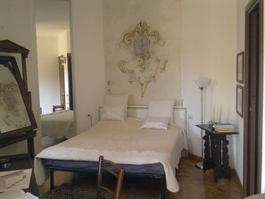 Chambre Double (Angelica) | Draps italiens Frette, literie de qualité supérieure, surmatelas, bureau