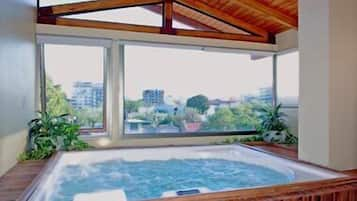 Indoor spa tub