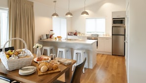 Luxury-Villa | Eigene Küche | Großer Kühlschrank, Mikrowelle, Herdplatte, Espressomaschine