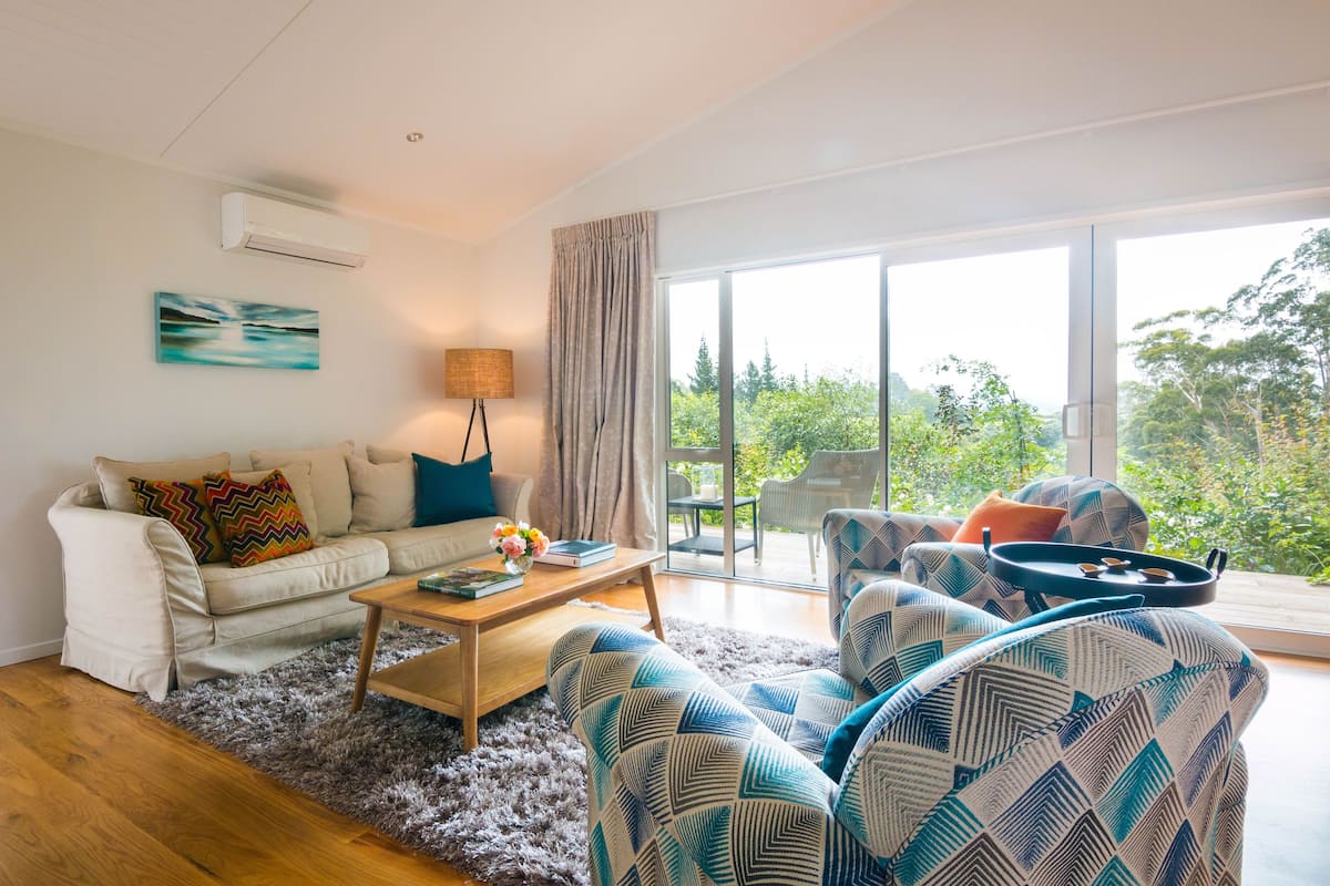 Birdsong Retreat | Living room