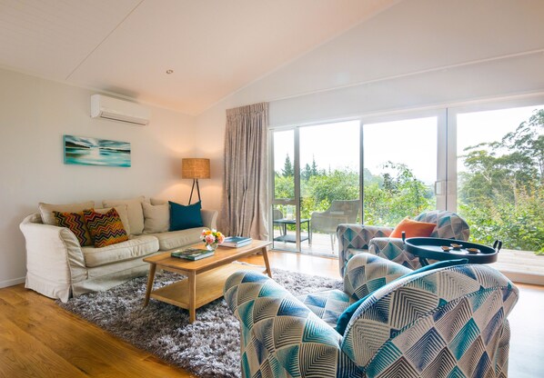 Birdsong Retreat | Living room