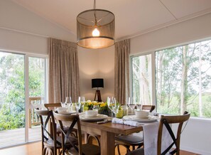 Birdsong Retreat | In-room dining - Treghan Luxury Lodge (Kerikeri)