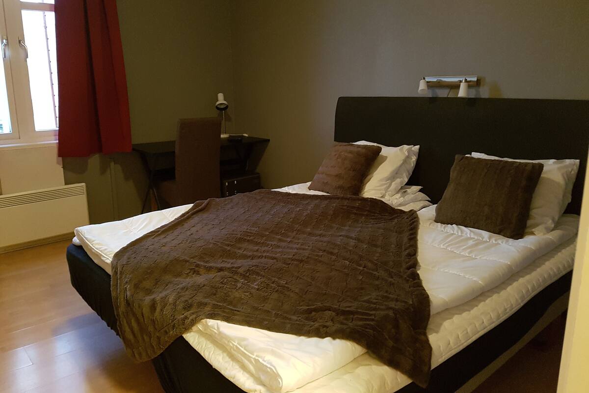 Chambre Ăconomique Double ou avec lits jumeaux, salle de bains commune