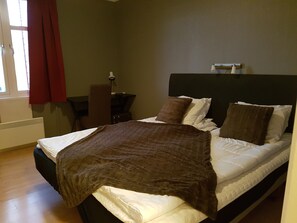 Economy Double or Twin Room, Shared Bathroom
