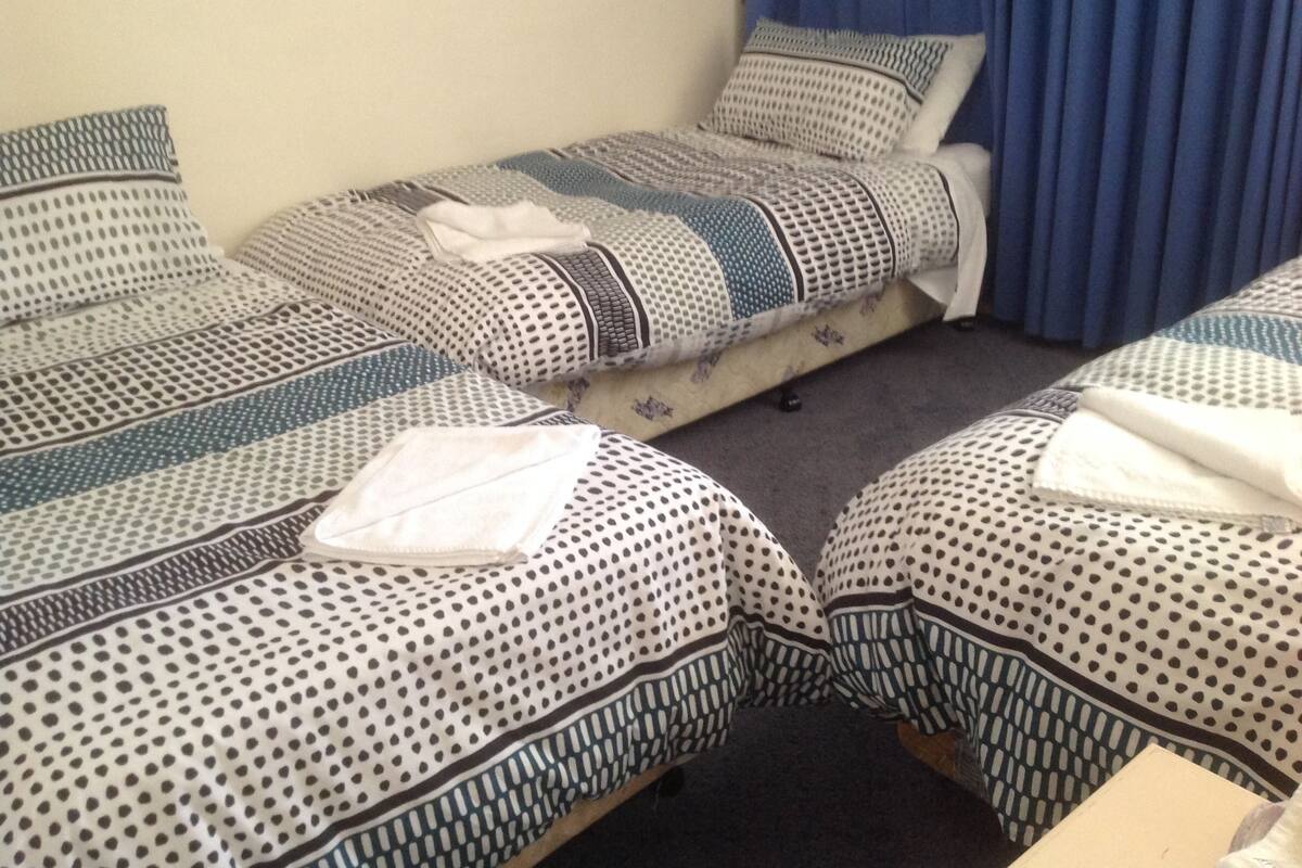Family Room 5 | Premium bedding, desk, iron/ironing board, WiFi (free)