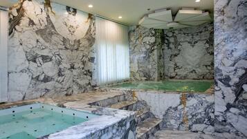 Bồn tắm spa trong nhà