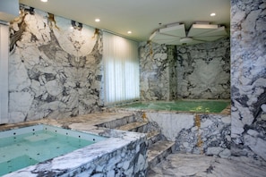 Indoor spa tub - Century Hotel (Doha)