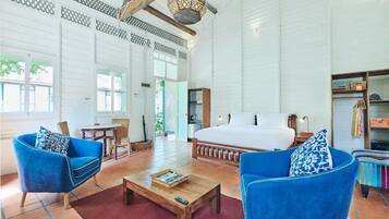 Minibar, in-room safe, individually decorated, individually furnished